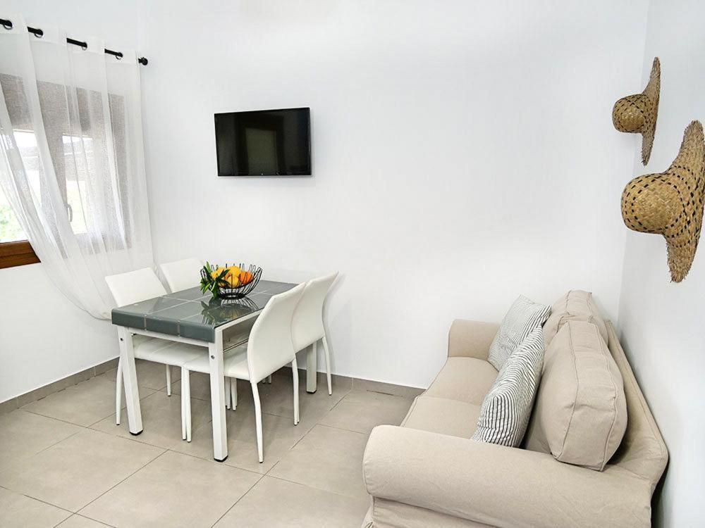 Komitsa Luxury Apartments Nea Roda Habitación foto