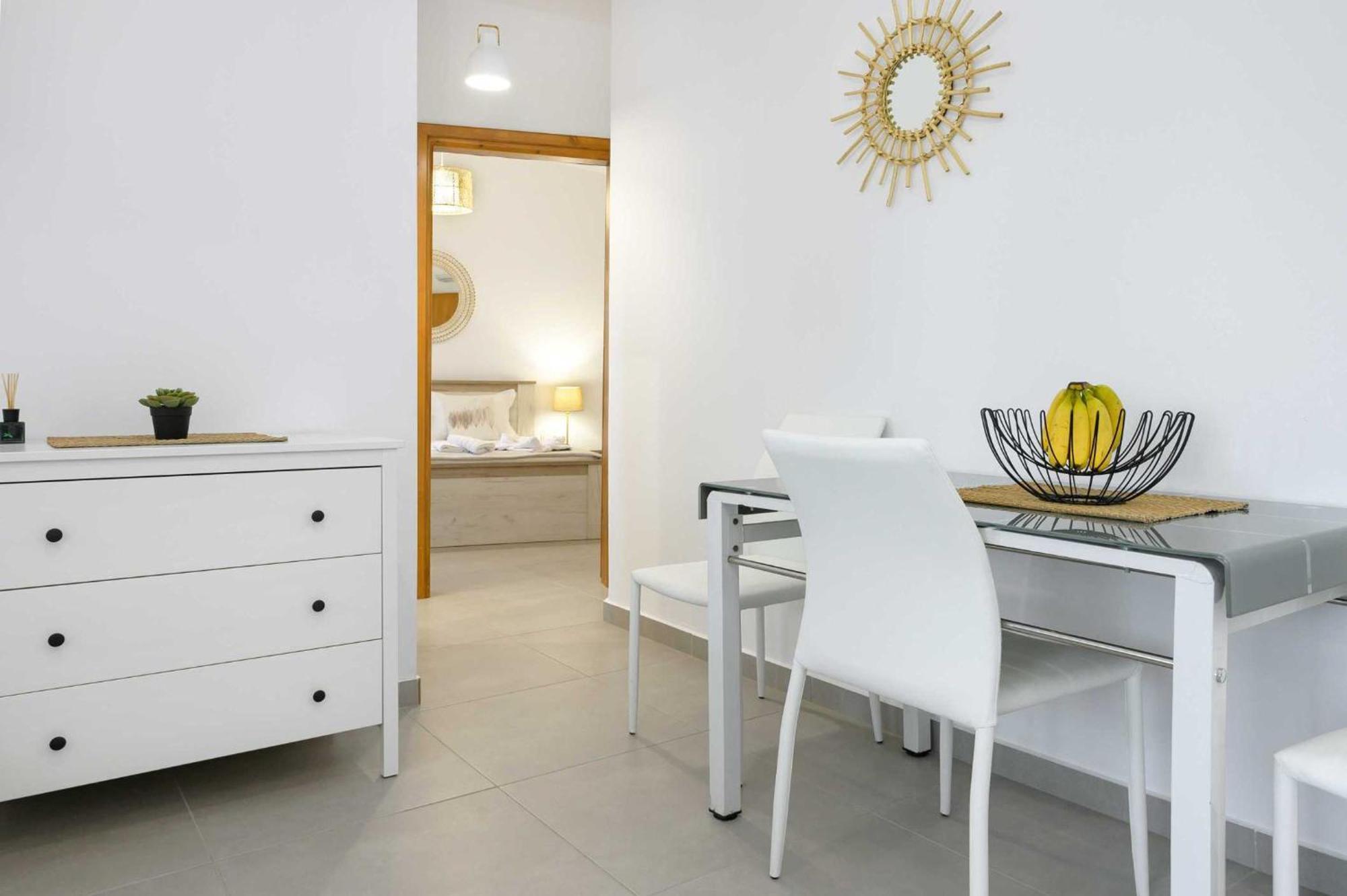 Komitsa Luxury Apartments Nea Roda Habitación foto