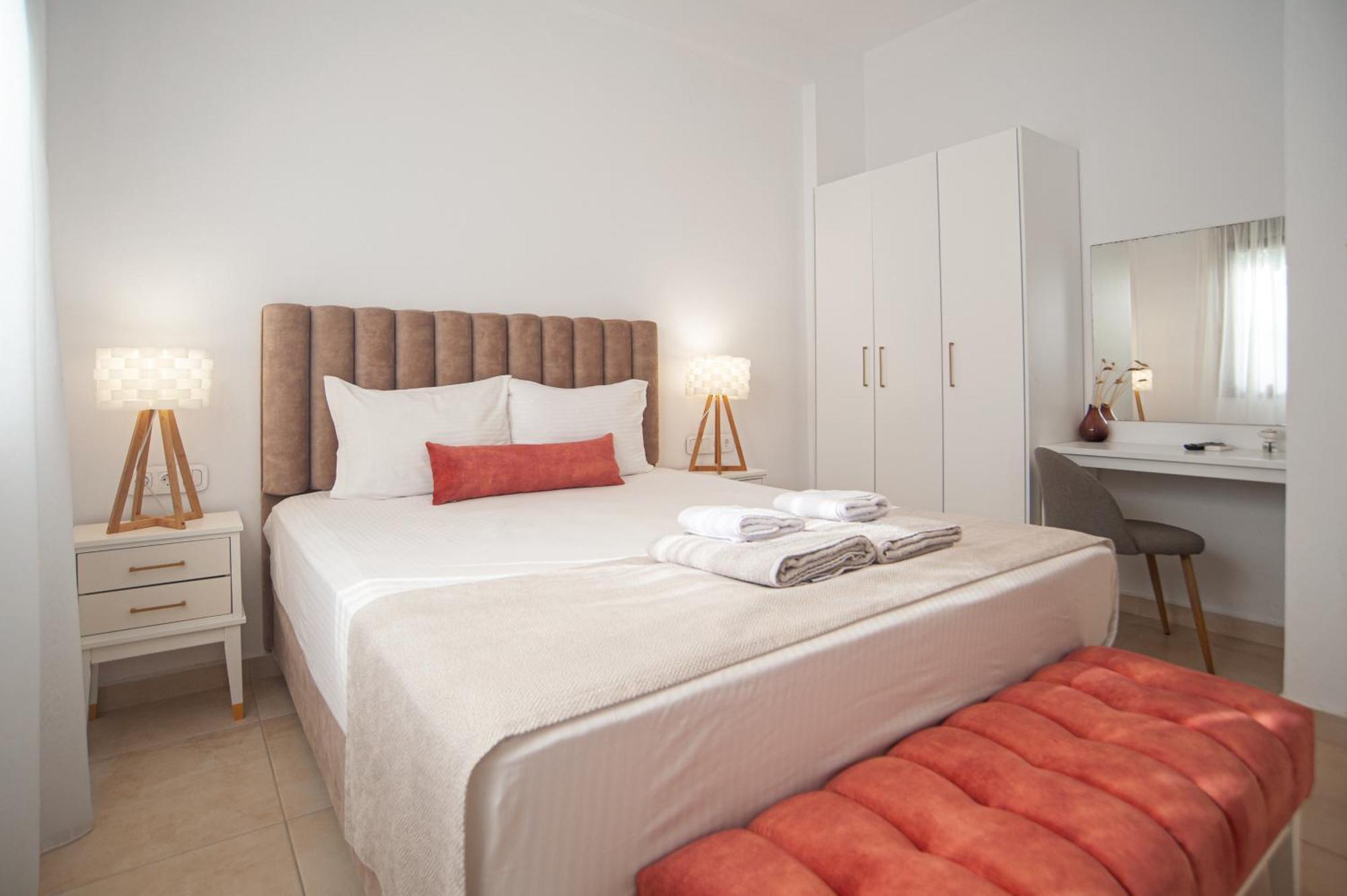 Komitsa Luxury Apartments Nea Roda Exterior foto